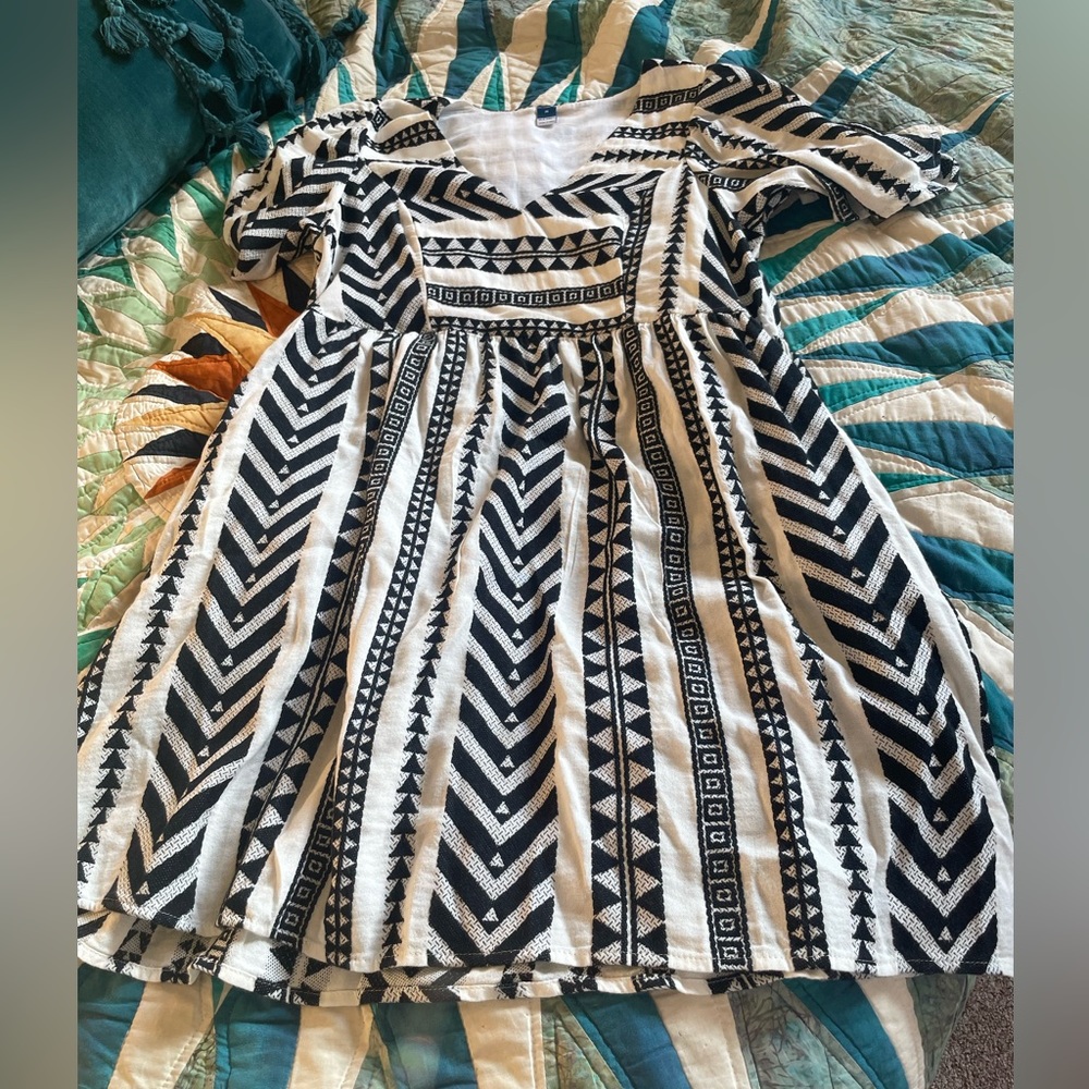 Old Navy Embroidered Mini Dress Size Medium